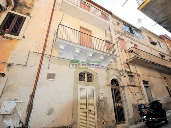 casa indipendente in vendita a Ragusa in zona Ibla