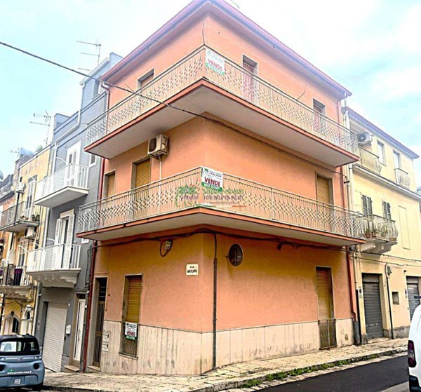 casa indipendente in vendita a Ragusa in zona Ibla