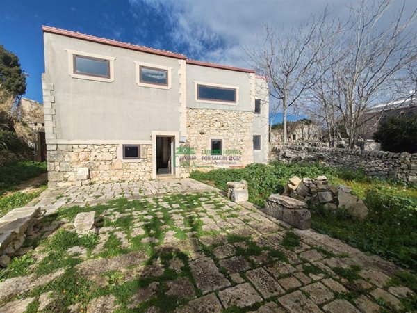 casa indipendente in vendita a Ragusa