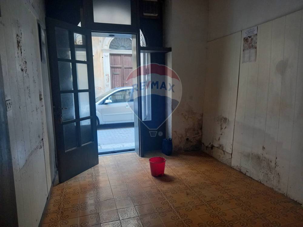 locale di sgombero in vendita a Ragusa in zona Ragusa Centro