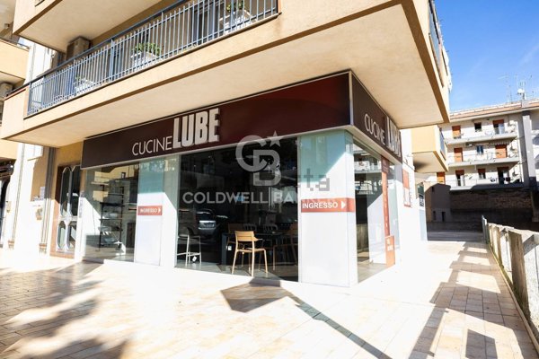 locale commerciale in vendita a Ragusa