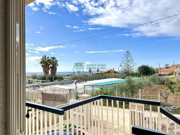casa indipendente in vendita a Ragusa in zona Marina