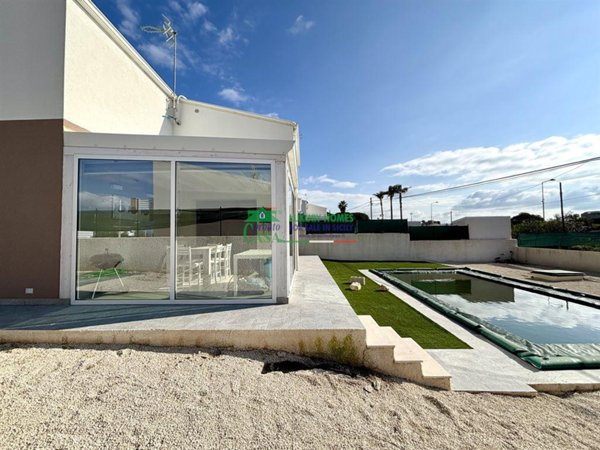 casa indipendente in vendita a Ragusa in zona Marina