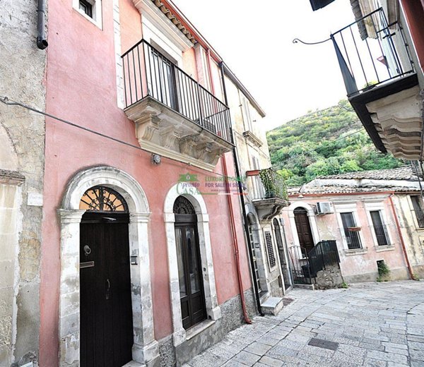 casa indipendente in vendita a Ragusa in zona Ibla