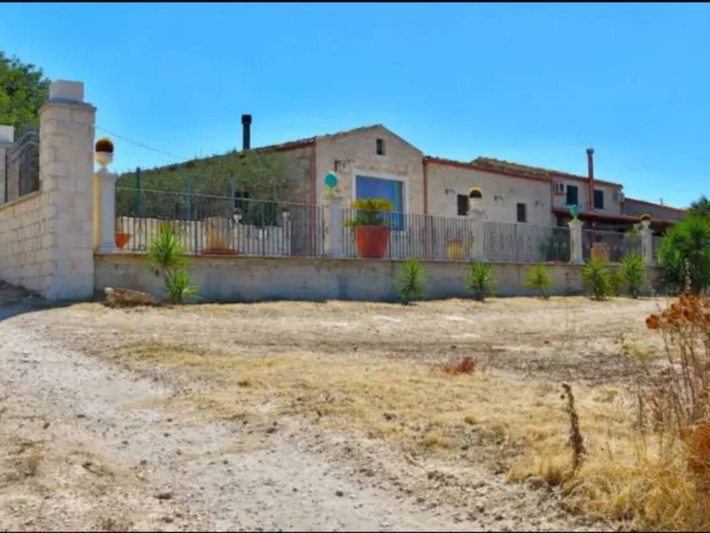 casa indipendente in vendita a Ragusa in zona Punta Braccetto
