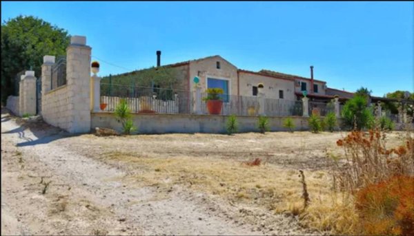 casale in vendita a Ragusa in zona Marina