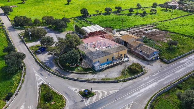 negozio in vendita a Ragusa in zona Marina