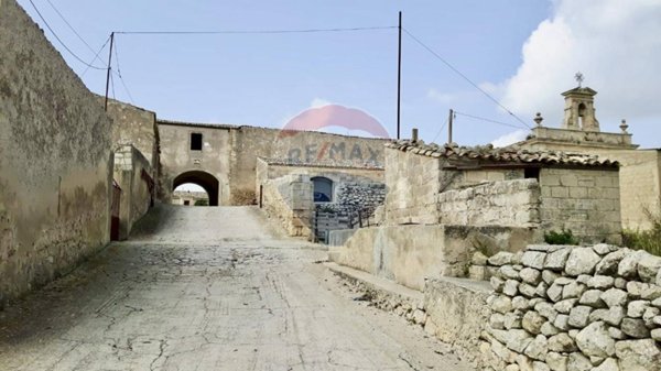 casa indipendente in vendita a Ragusa in zona San Giacomo / Bellocozzo