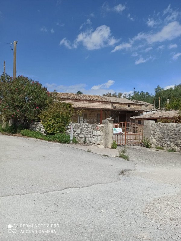 casa indipendente in vendita a Ragusa in zona San Giacomo / Bellocozzo