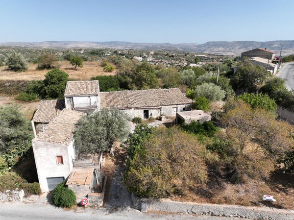 casa indipendente in vendita a Ragusa in zona San Giacomo / Bellocozzo