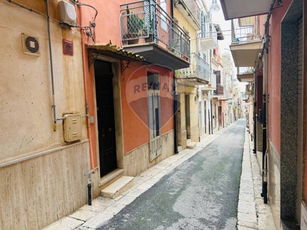 casa indipendente in vendita a Ragusa in zona Ragusa Centro