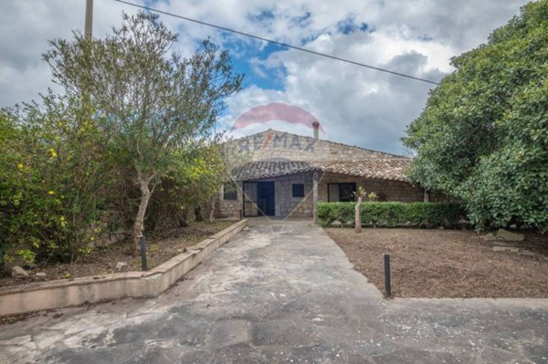 casa indipendente in vendita a Ragusa