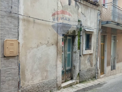 casa indipendente in vendita a Ragusa in zona Ragusa Centro