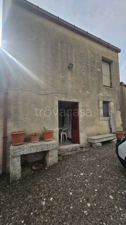 locale di sgombero in vendita a Ragusa in zona San Giacomo / Bellocozzo