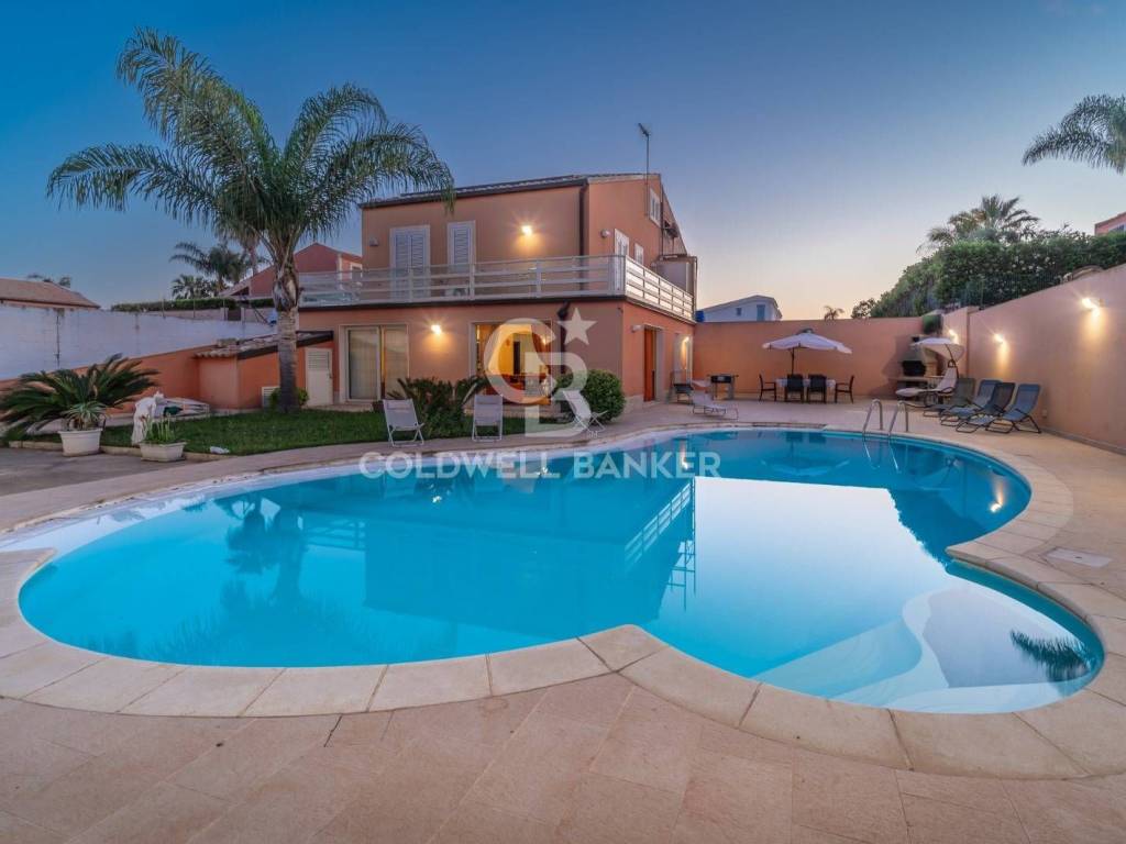 casa indipendente in vendita a Ragusa in zona Marina
