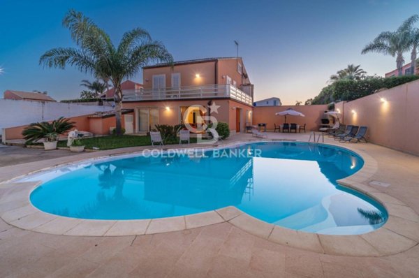 casa indipendente in vendita a Ragusa in zona Marina