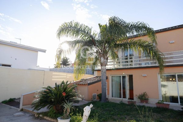 casa indipendente in vendita a Ragusa in zona Marina