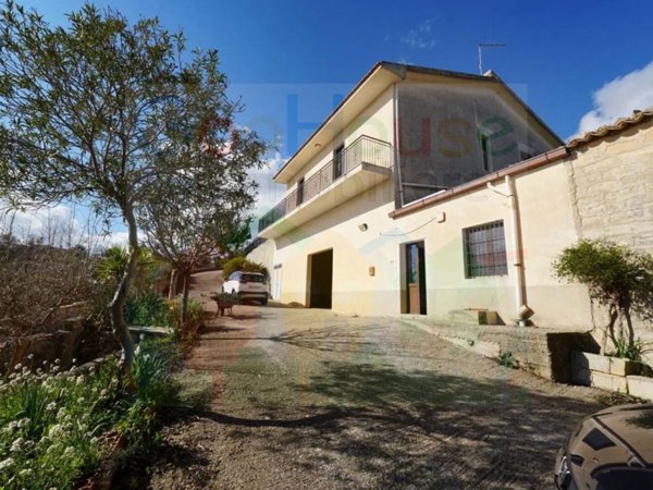 casa indipendente in vendita a Ragusa in zona San Giacomo / Bellocozzo