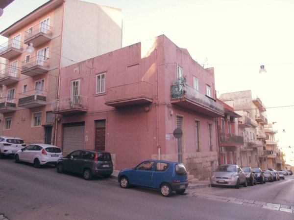 casa indipendente in vendita a Ragusa in zona Ibla