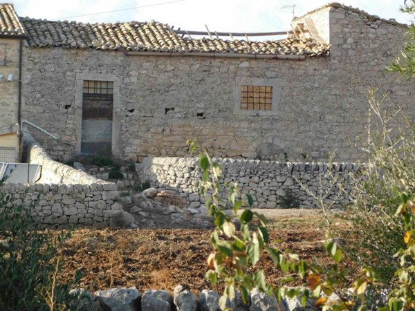 casa indipendente in vendita a Ragusa