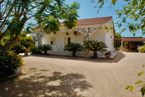 casa indipendente in vendita a Ragusa in zona Marina