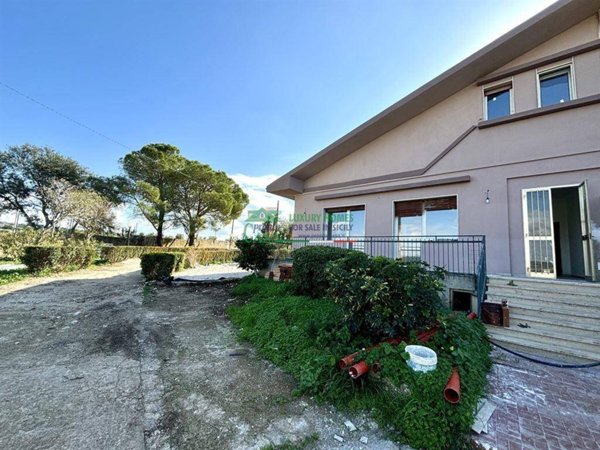 casa indipendente in vendita a Ragusa in zona Marina