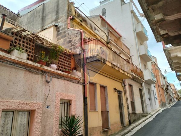casa indipendente in vendita a Ragusa in zona Ragusa Centro