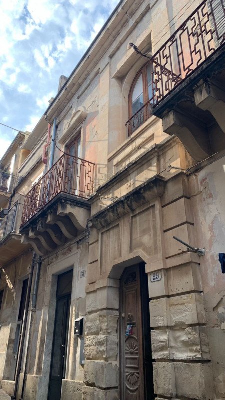 casa indipendente in vendita a Ragusa in zona Ragusa Centro