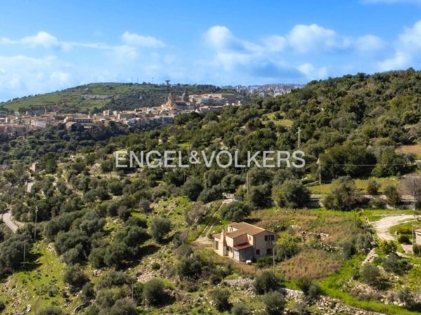 casa indipendente in vendita a Ragusa in zona San Giacomo / Bellocozzo