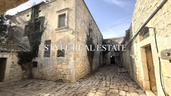 negozio in vendita a Ragusa in zona Ibla