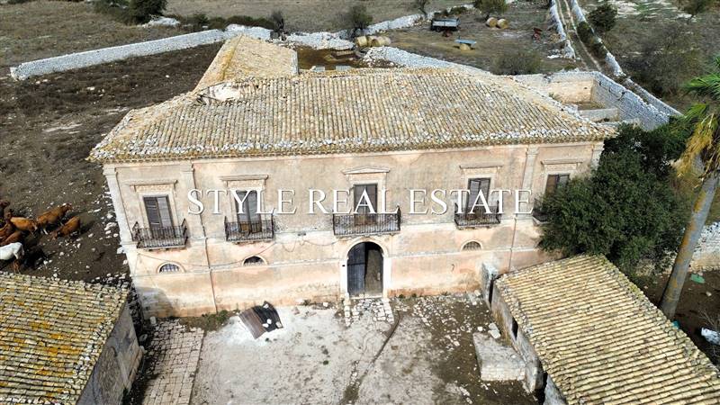 negozio in vendita a Ragusa in zona Ragusa Centro