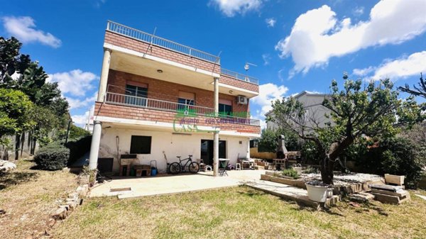 casa indipendente in vendita a Ragusa in zona Marina
