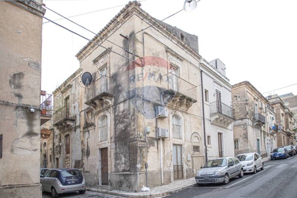 casa indipendente in vendita a Ragusa in zona Ragusa Centro