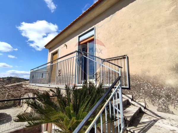 casa indipendente in vendita a Ragusa in zona San Giacomo / Bellocozzo