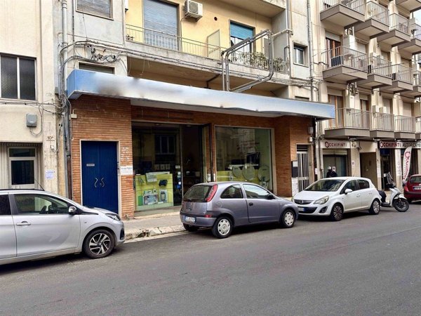 locale commerciale in vendita a Ragusa