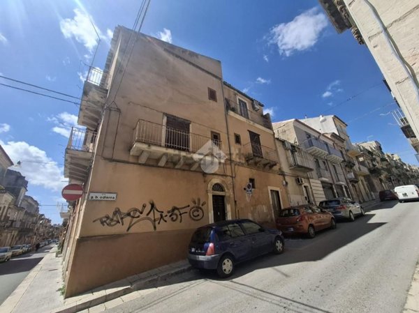 casa indipendente in vendita a Ragusa in zona Ragusa Centro