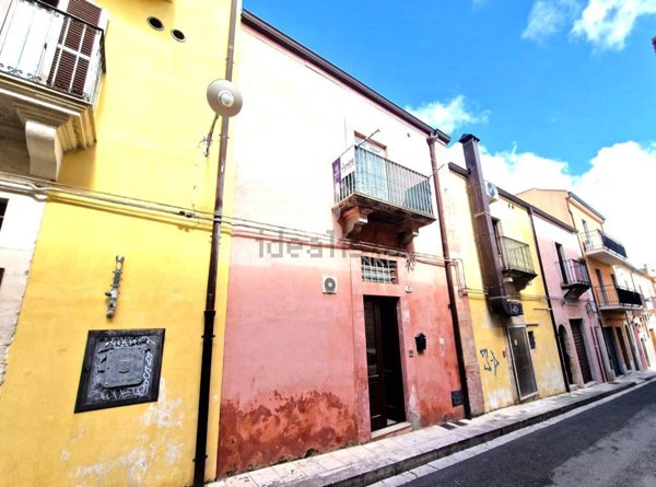 casa indipendente in vendita a Ragusa in zona Ibla