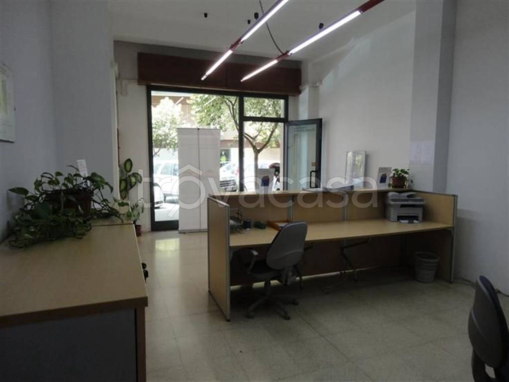 locale commerciale in vendita a Ragusa