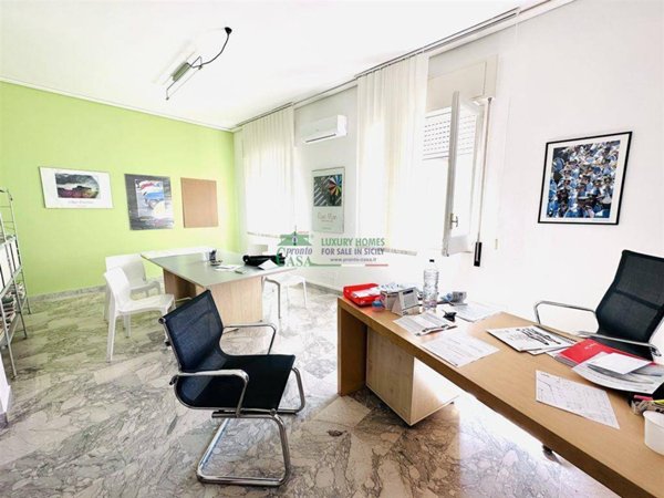 ufficio in vendita a Ragusa in zona Ragusa Centro