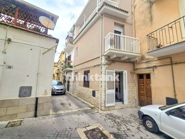 casa indipendente in vendita a Ragusa in zona Ragusa Centro