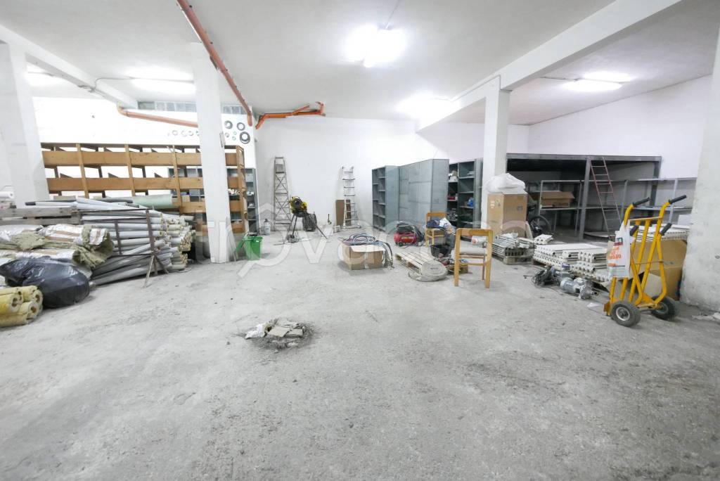 locale commerciale in vendita a Ragusa