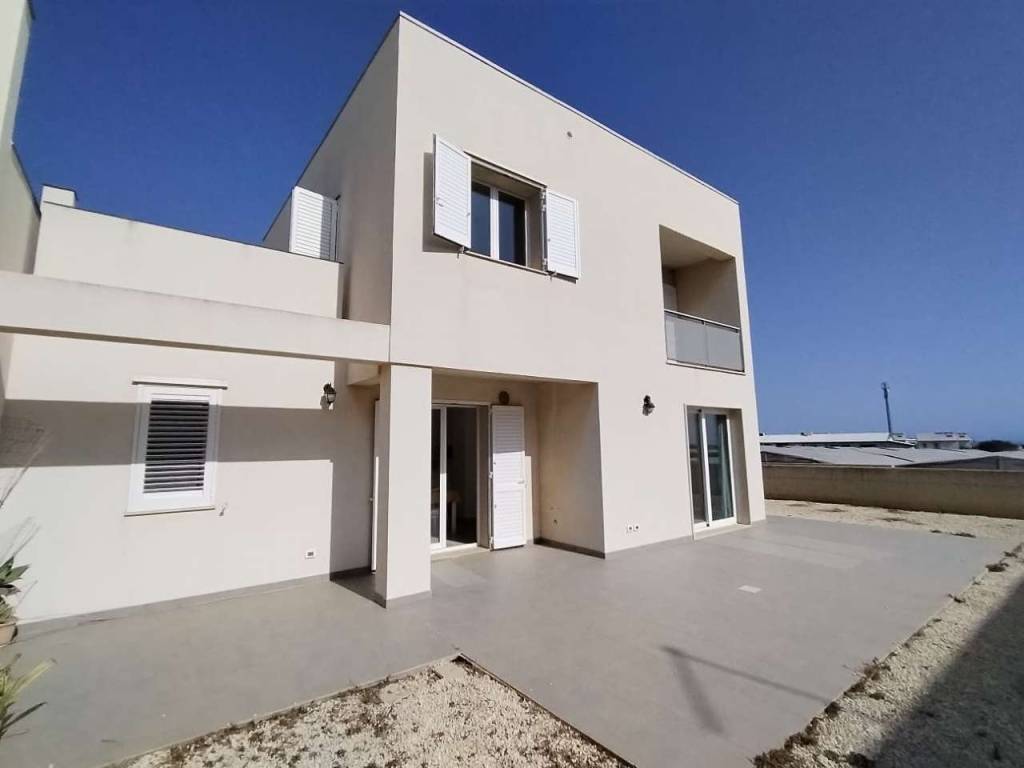 casa indipendente in vendita a Ragusa in zona Marina