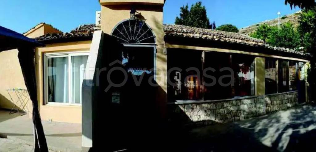 negozio in vendita a Ragusa in zona Ragusa Centro