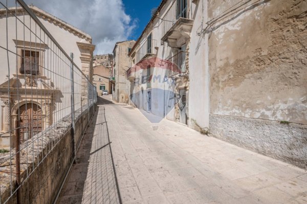 casa indipendente in vendita a Ragusa in zona Ibla