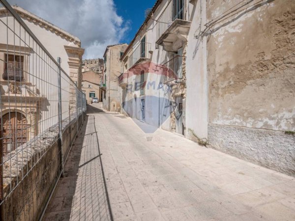 casa indipendente in vendita a Ragusa in zona Ibla