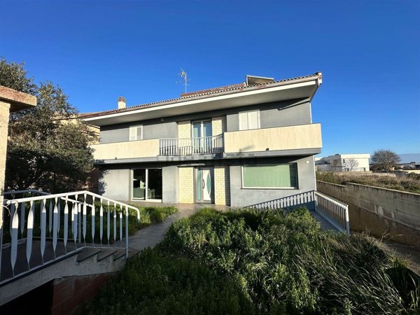 casa indipendente in vendita a Ragusa