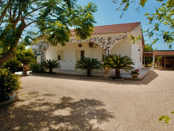 casa indipendente in vendita a Ragusa in zona Marina