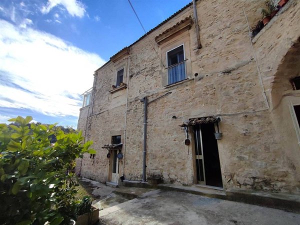 casa indipendente in vendita a Ragusa in zona Ibla