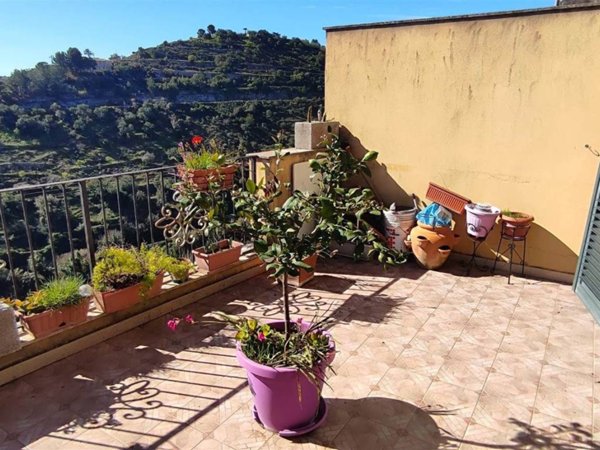 casa indipendente in vendita a Ragusa in zona Ibla