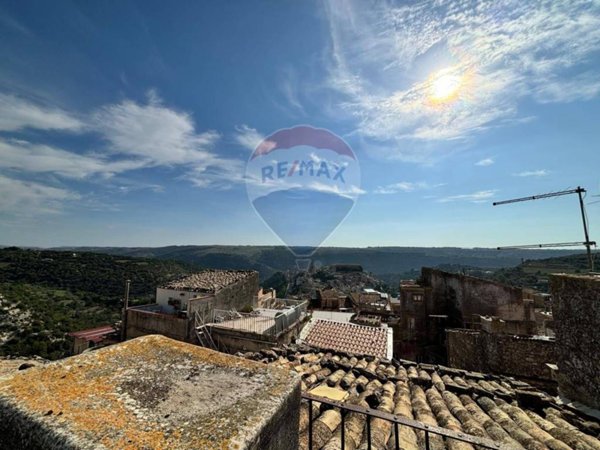 casa indipendente in vendita a Ragusa in zona Ibla